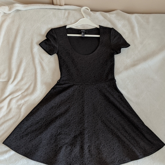 Black skater dress - Picture 3 of 5